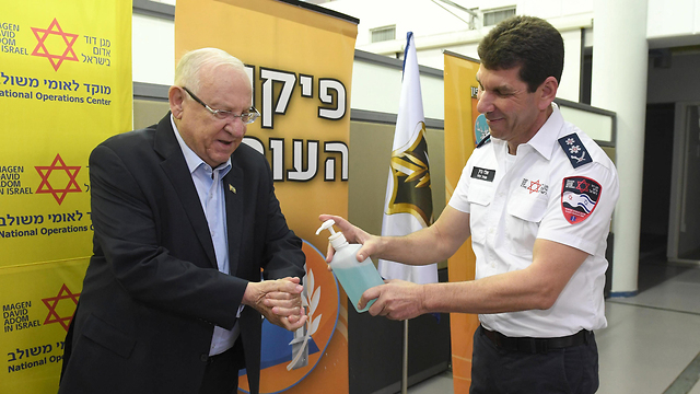 נשיא המדינה בביקור במוקד מד"א צילום: מארק ניימן לע"מ 
