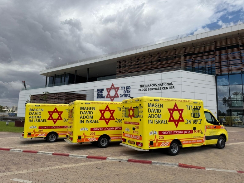 כפול 2: מגן דוד אדום משיק 3 ניידות טיפול נמרץ ייחודיות וחדישות המותאמות לטיפול רפואי מתקדם של שני חולים ופצועים בבת אחת -