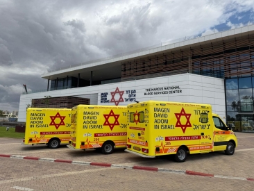 כפול 2: מגן דוד אדום משיק 3 ניידות טיפול נמרץ ייחודיות וחדישות המותאמות לטיפול רפואי מתקדם של שני חולים ופצועים בבת אחת -