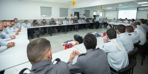 36 סוהרים סיימו קורס חובשי רפואת חירום של מגן דוד אדום