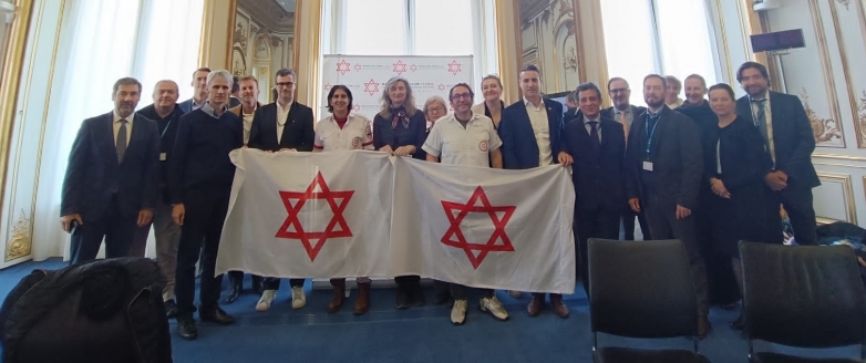 מדריכי מגן דוד אדום בפריז קיימו הדרכת עזרה ראשונה לכ-20 סגני שגרירים של מדינות ה-OECD