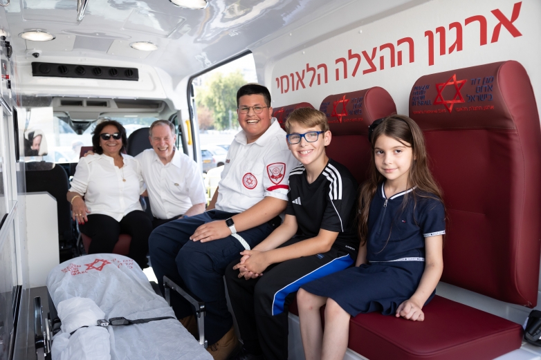 טקס חנוכת אמבולנס לזכרו של רב פקד ארנון זמורה ז"ל