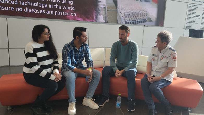 לוחם צה"ל שנפצע באורח אנוש בלחימה בעזה פגש את תורם מנת הדם המלא שהצילה את חייו