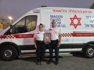 הוריה של סמל שיר ביטון ז"ל, חיילת צה"ל ומתנדבת מד"א שנפלה במוצב נחל עוז, סיימו קורס חובשים והתחילו להתנדב במגן דוד אדום