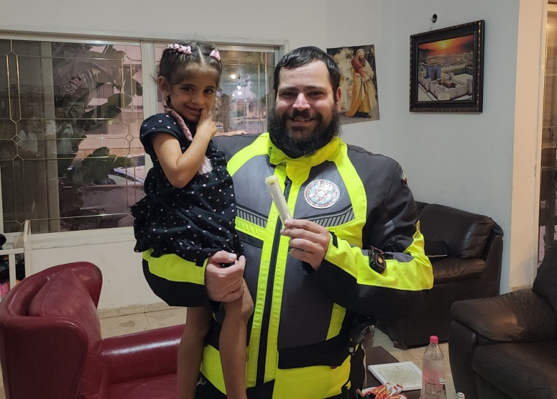 פעמיים בשנה וחצי: כונן מגן דוד אדום הציל ילדה בת 4 שלקתה בשני התקפי אלרגיה מסכני חיים