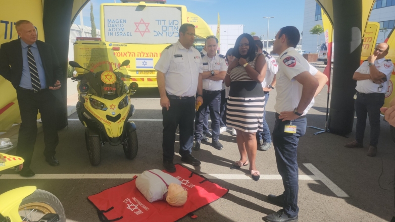 הנשיאה לשעבר של איגוד הלב האמריקאי: מודה לכם על עבודתכם למען הצבת הדפיברילטורים במרחב הציבורי