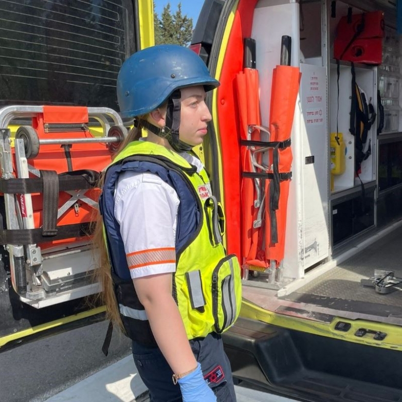 מפגש בין השוטר שנפצע ב-7.10 בשדרות, ובין הפראמדיקית שהצילה את חייו