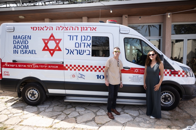 אמבולנס לזכרה של סמל עדי גרומן, שנפלה בקרב על בסיס אורים ב-7.10, נחנך בטקס מרגש במושב חוגלה