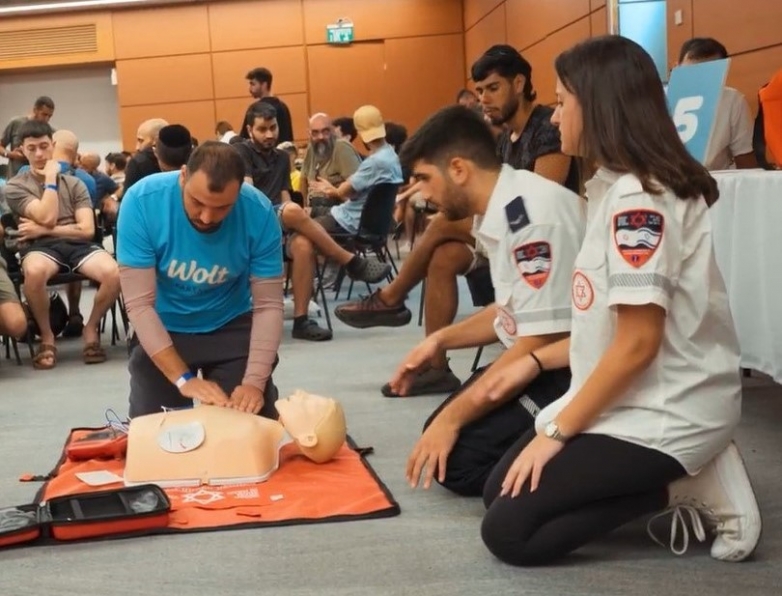 שיתוף פעולה מציל חיים: Wolt  ומד"א מכשירים שליחים במתן עזרה ראשונה