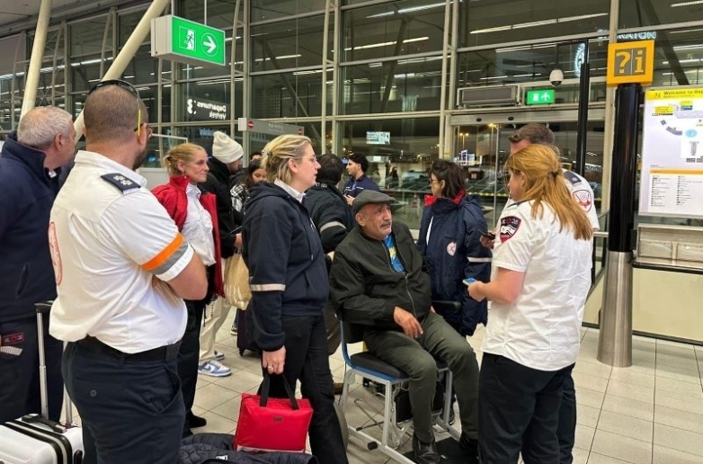 MDA teams, together with the Jewish community, help the Israeli in Amsterdam