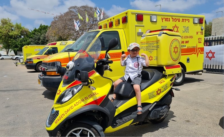אמבולנס המשאלות של מד"א הגשים חלום לאדם בן ה-6