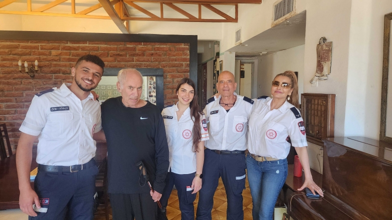 התמוטט במהלך אימון בחדר הכושר - וניצל בזכות מכשיר מפְעֵם (דפיברילטור)