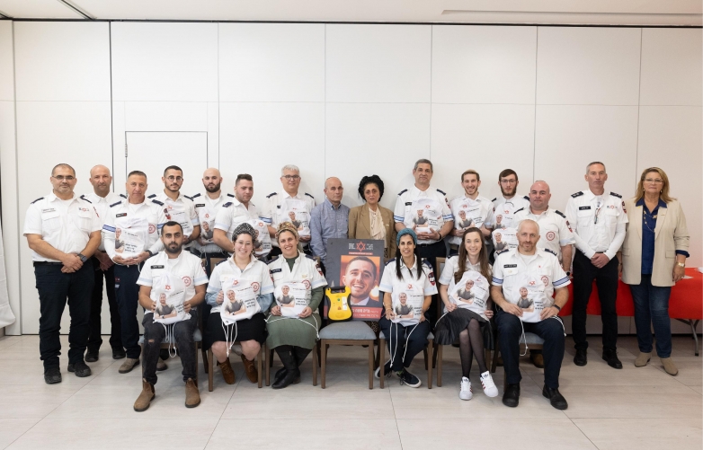 27 מכשירי מַפְעֵם (דפיברילטורים) נתרמו במסגרת מימון המונים לזכרו של מתנדב מד"א רב-סמל נריה משה כהן ז"ל