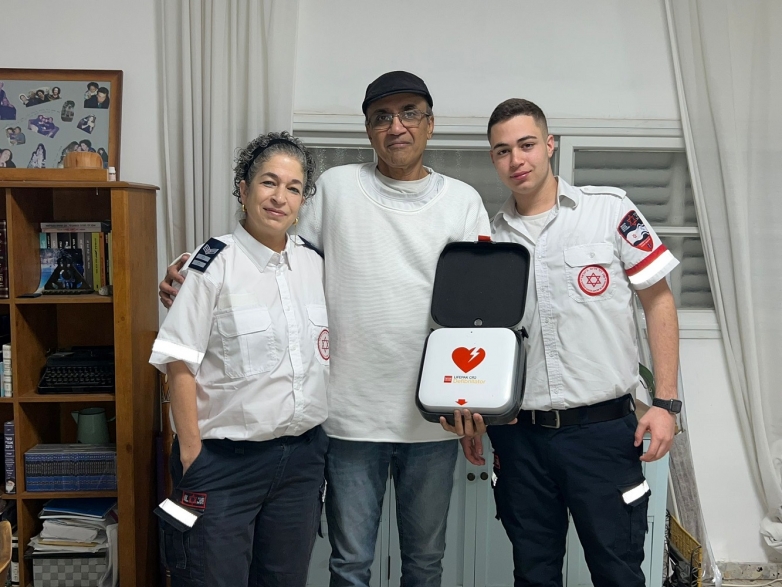 Oriel had a heart attack while driving his truck, and was saved thanks to a defibrillator