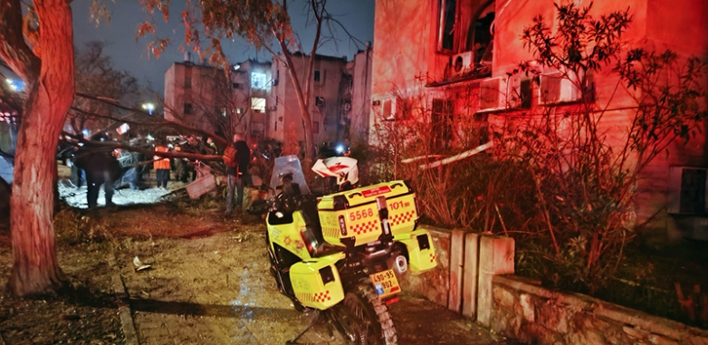 אירוע רב נפגעים בערד: עשרות פצועים בפגיעת טיל בליסטי