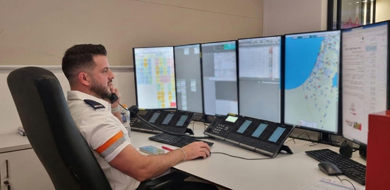 גם כשביתו ניזוק מנפילת טיל איראני - יצא אלעד להציל חיים בזירת הנפילה